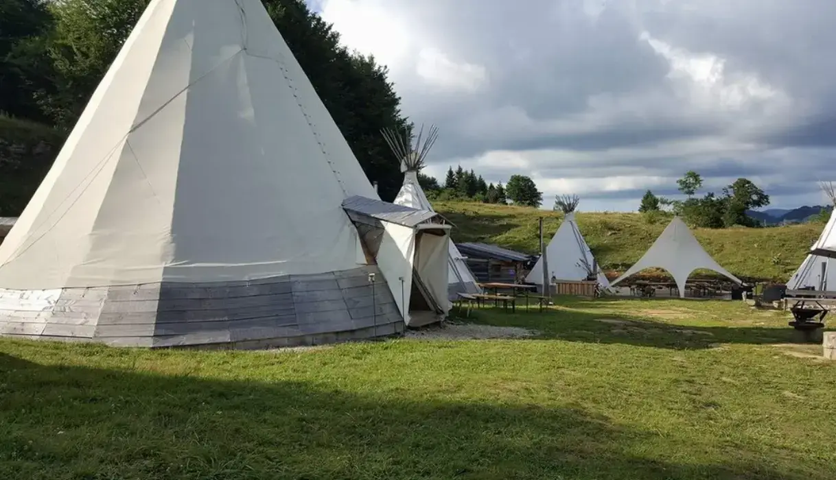 Village Tipi 2