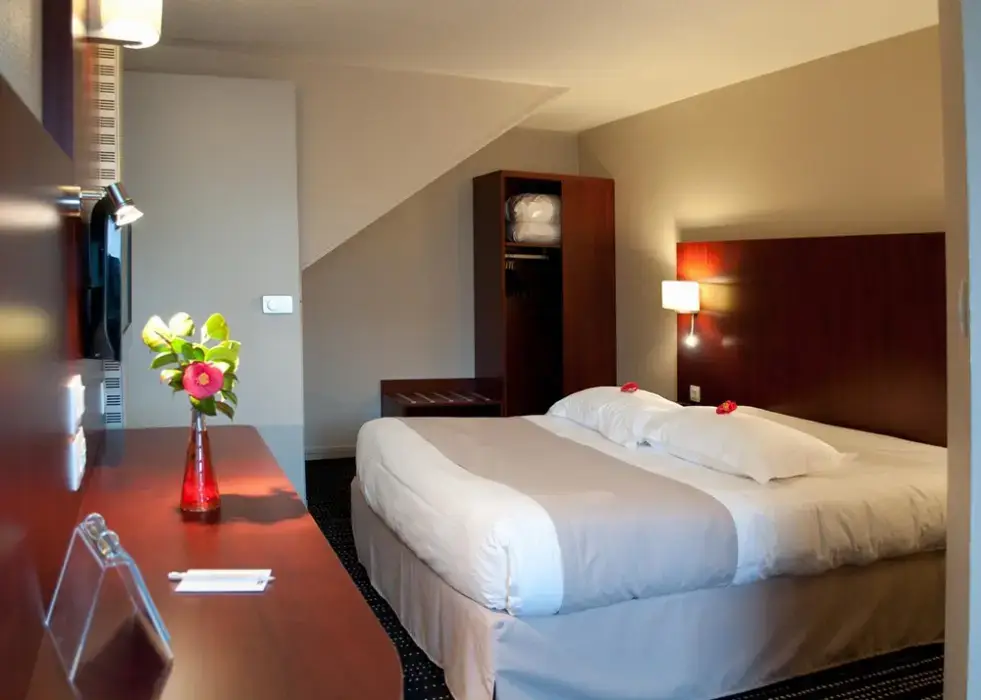 Kyriad Saint-Malo Ouest Dinard 8
