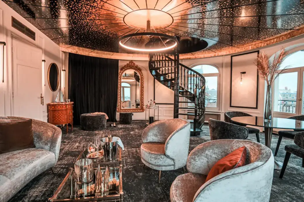 Carlton Hotel 7