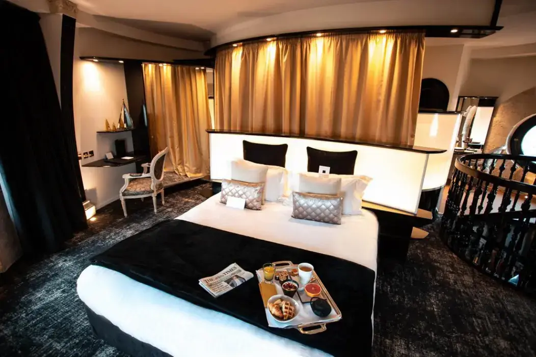 Carlton Hotel 9