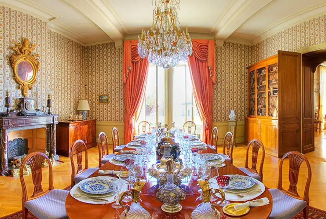 Château du Pape Clément 10