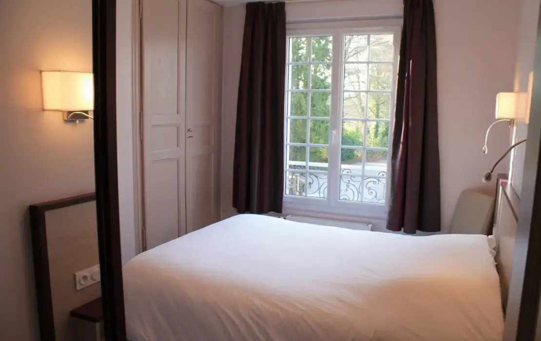 Hôtel Les Champs 10