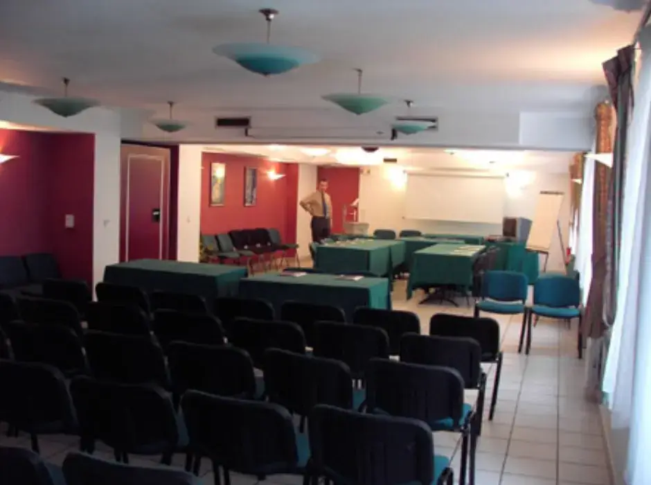 Euro Hôtel Paris Saint Denis 3