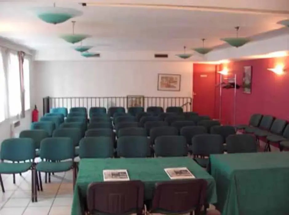 Euro Hôtel Paris Saint Denis 5