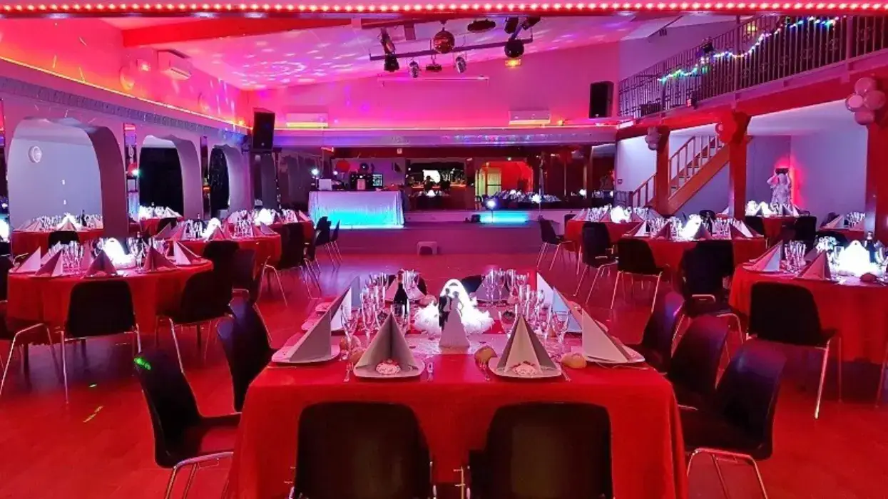 Courtry Club 77 3