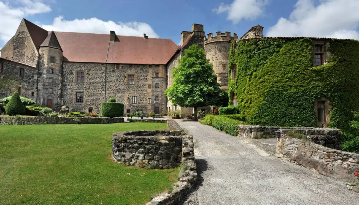 Château Royal de Saint Saturnin 2