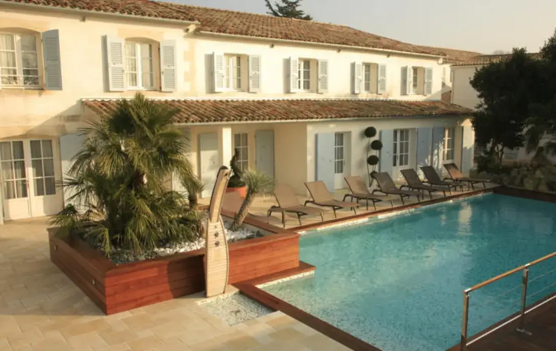Le Clos Saint-Martin Hôtel & SPA 4