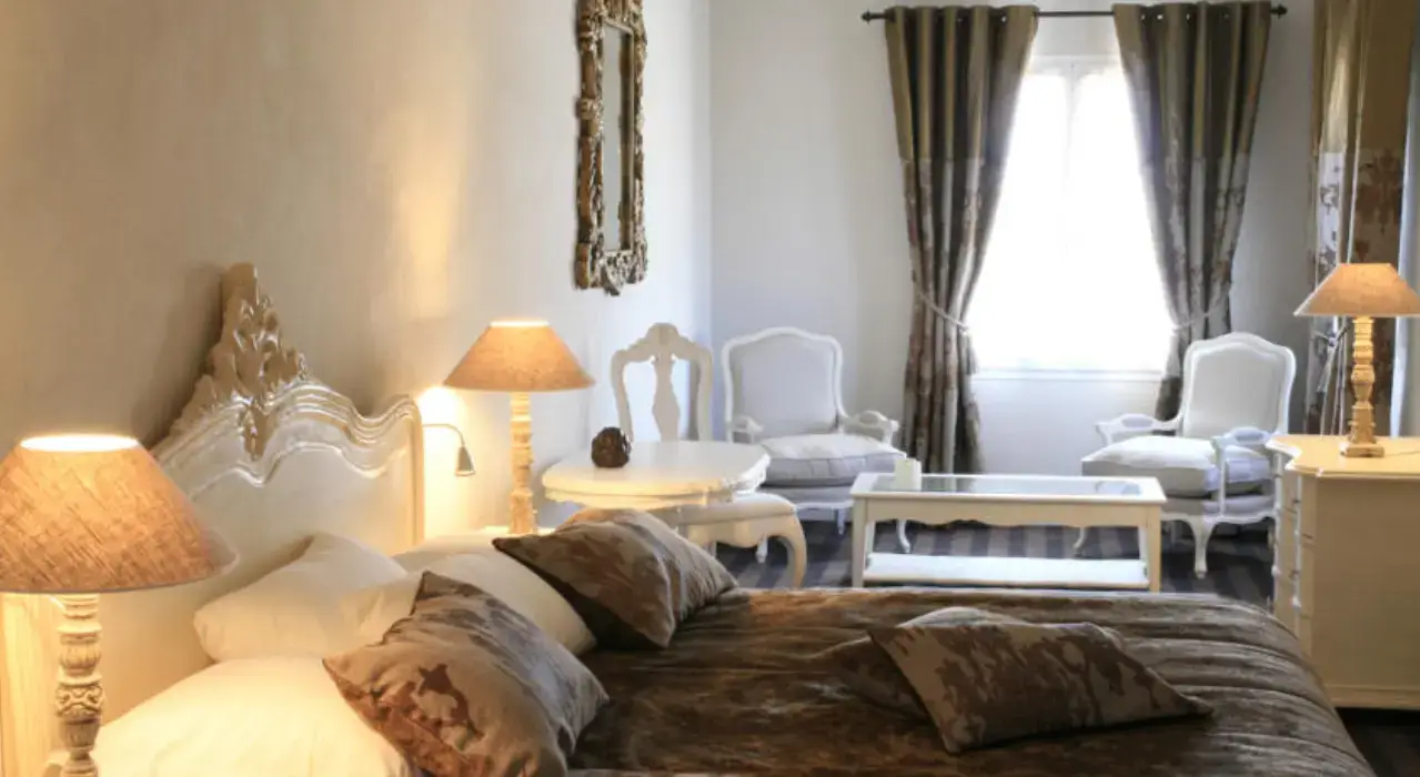 Le Clos Saint-Martin Hôtel & SPA 8