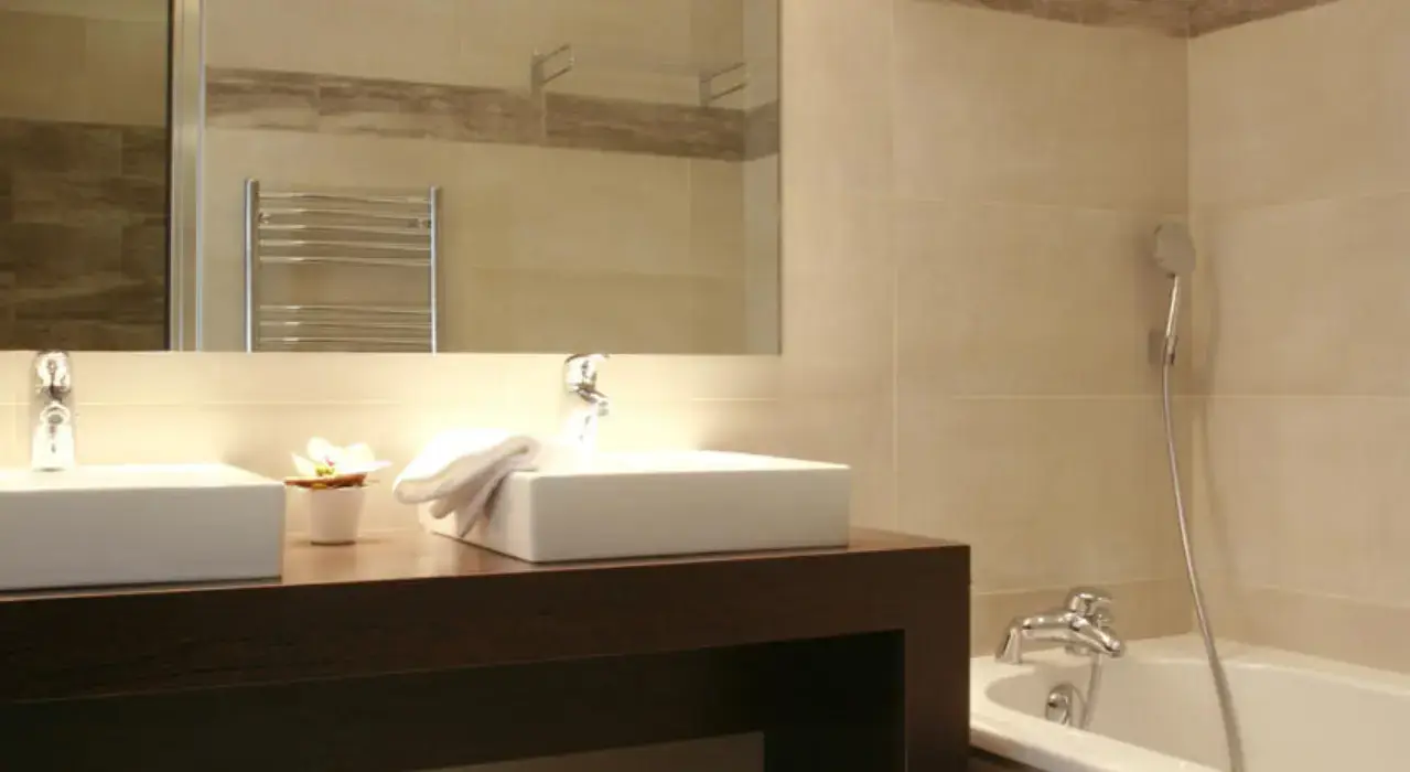Le Clos Saint-Martin Hôtel & SPA 11