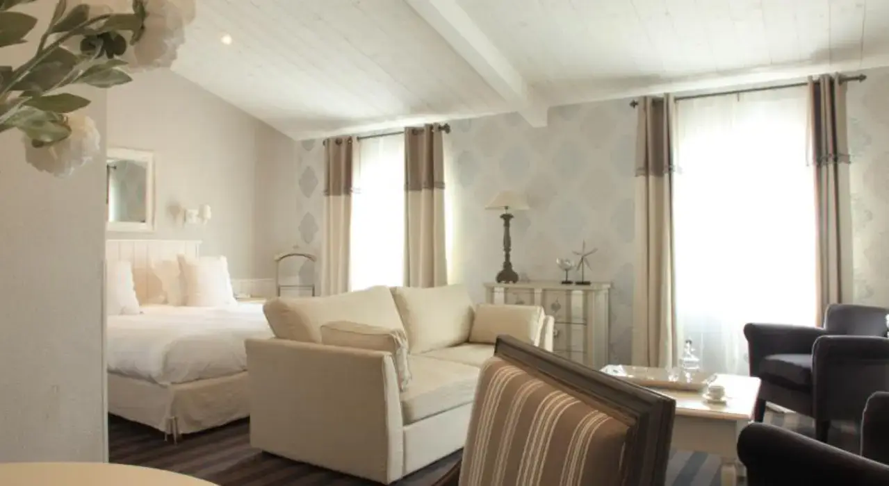 Le Clos Saint-Martin Hôtel & SPA 13