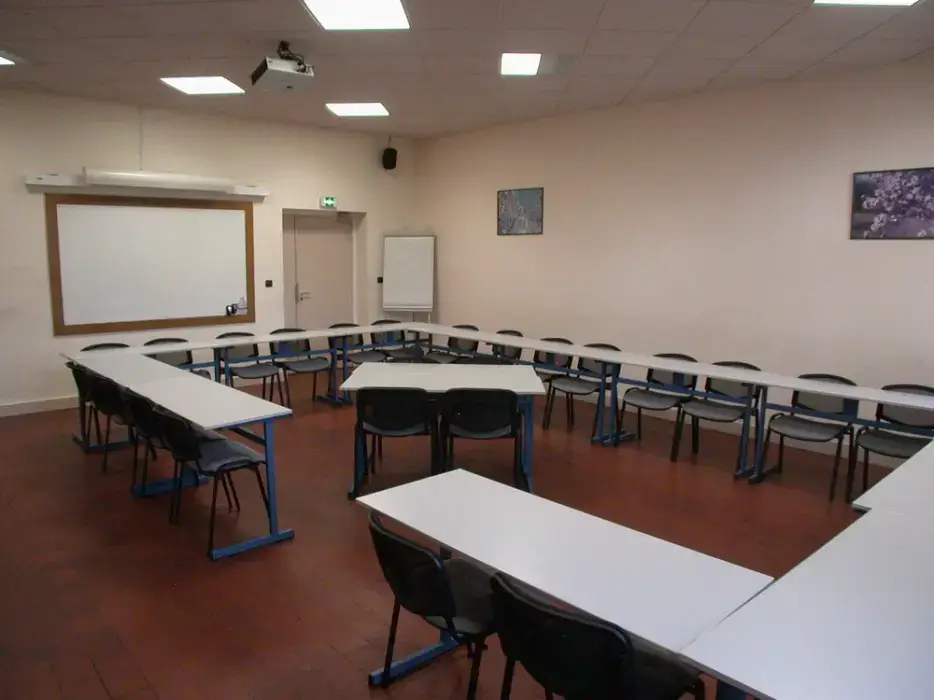 Centre le Mistral 8