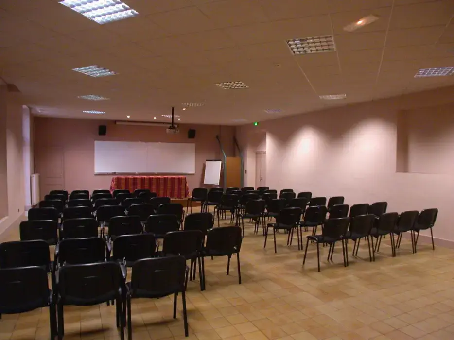 Centre le Mistral 9