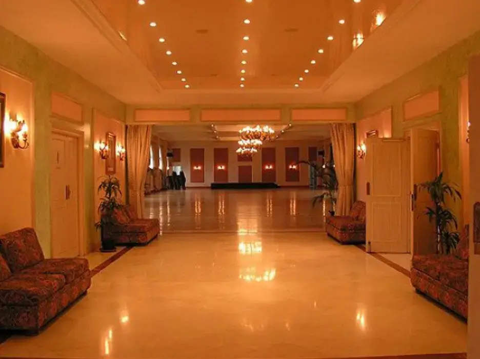 Salons Antoine de Saint-Exupéry 5