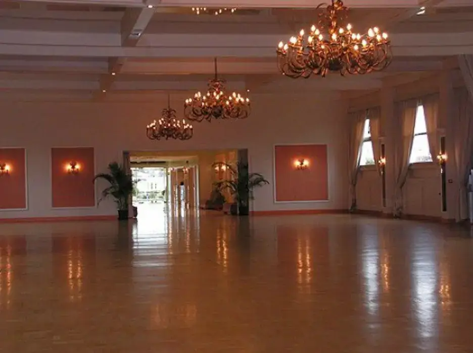 Salons Antoine de Saint-Exupéry 7