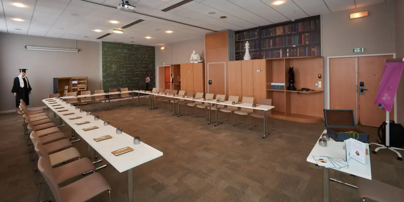 Best Western Plus Paris Saclay 13