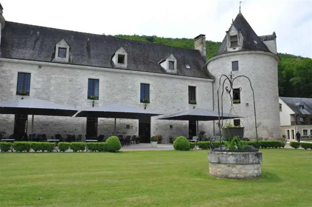 Chateau de La Fleunie 2