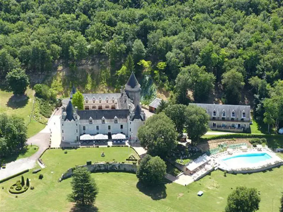 Chateau de La Fleunie 10