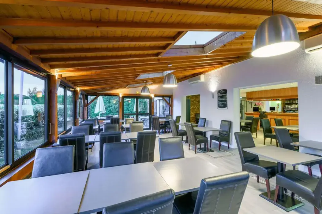 Comfort Hotel Evreux 9