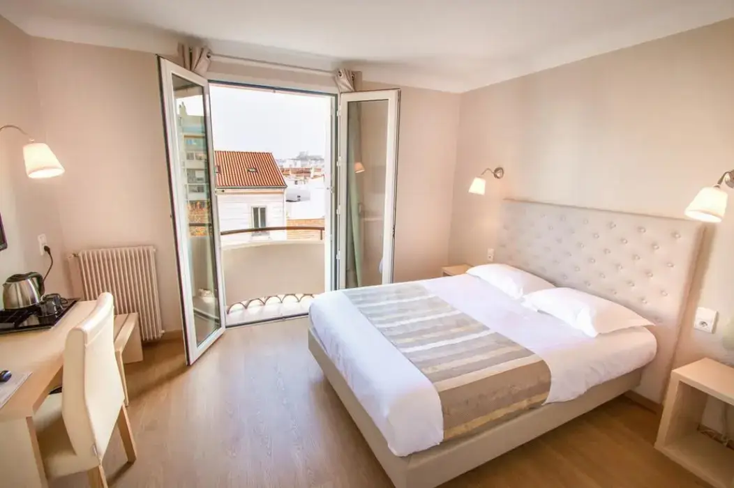 Hôtel Mondial 7