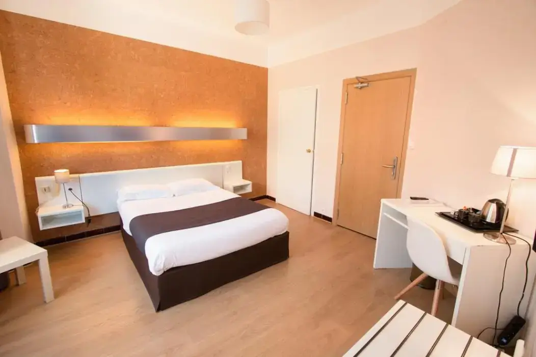Hôtel Mondial 9