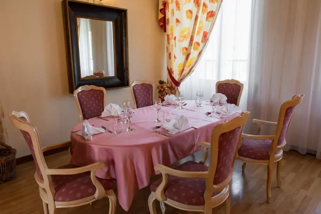 Hôtel Restaurant de Champagne 5