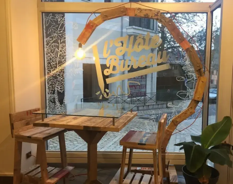 L'Hôte Bureau 4