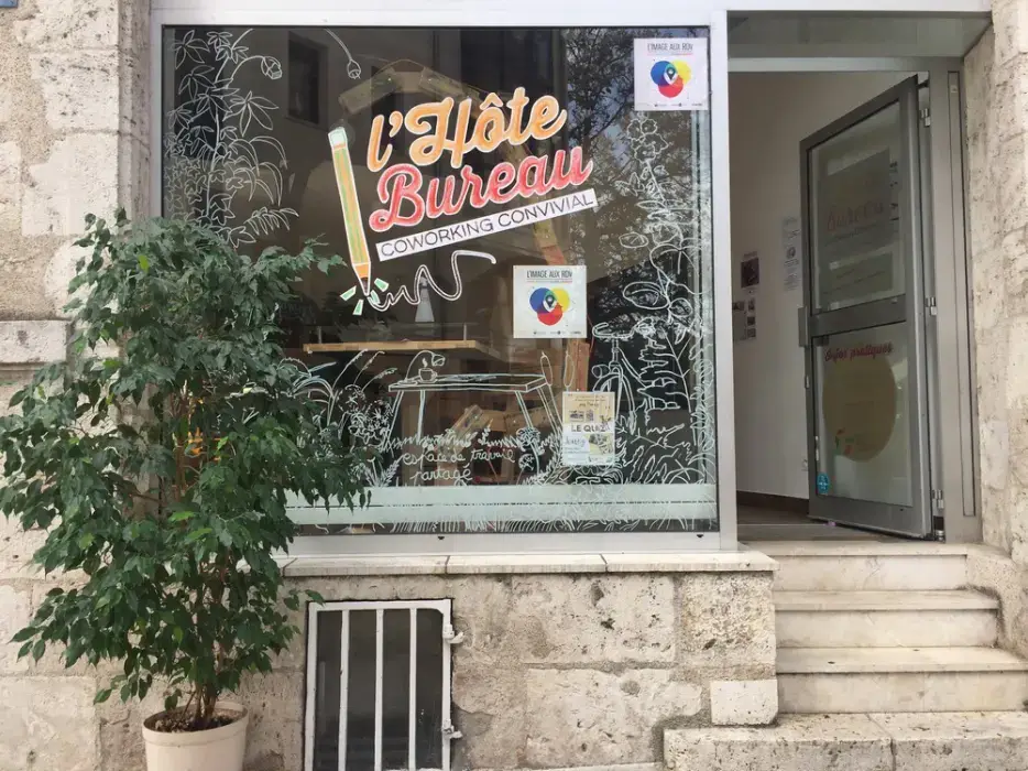 L'Hôte Bureau 5