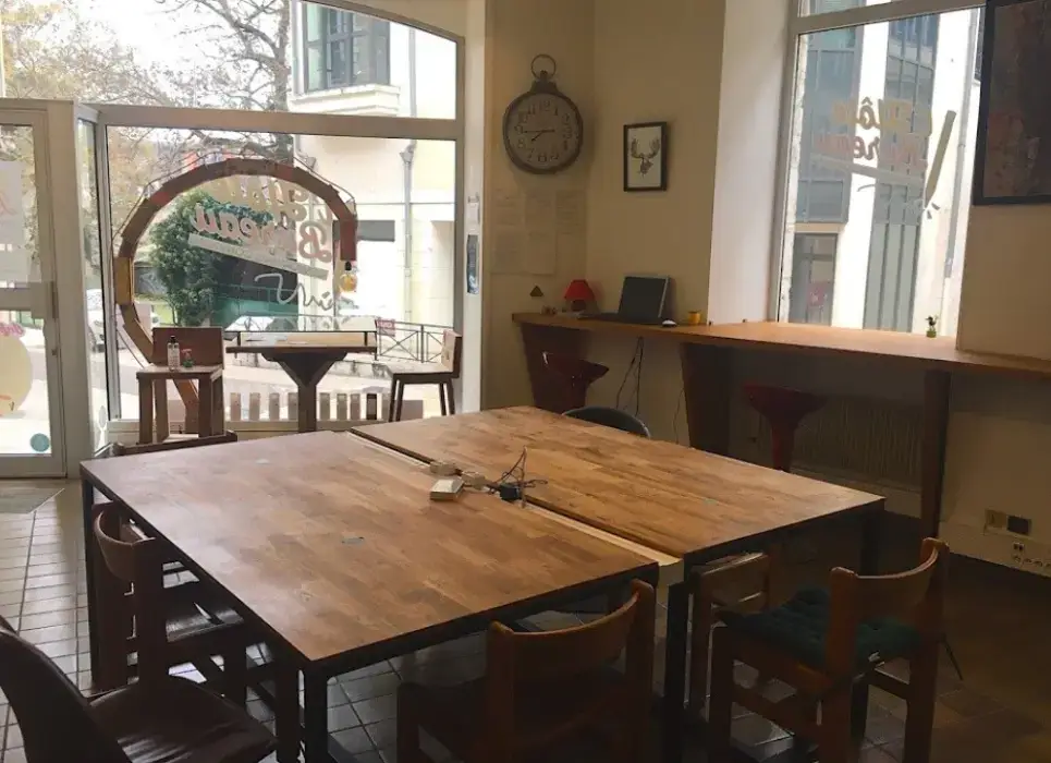 L'Hôte Bureau 7