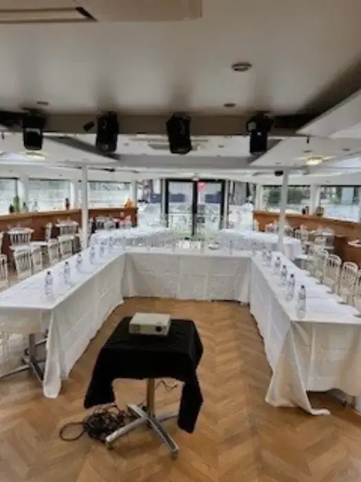 Le VIP Paris Yacht Hotel 2