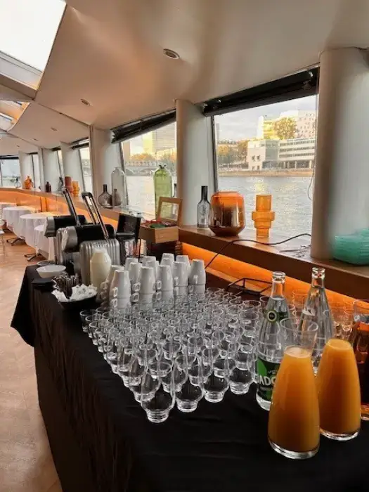 Le VIP Paris Yacht Hotel 7