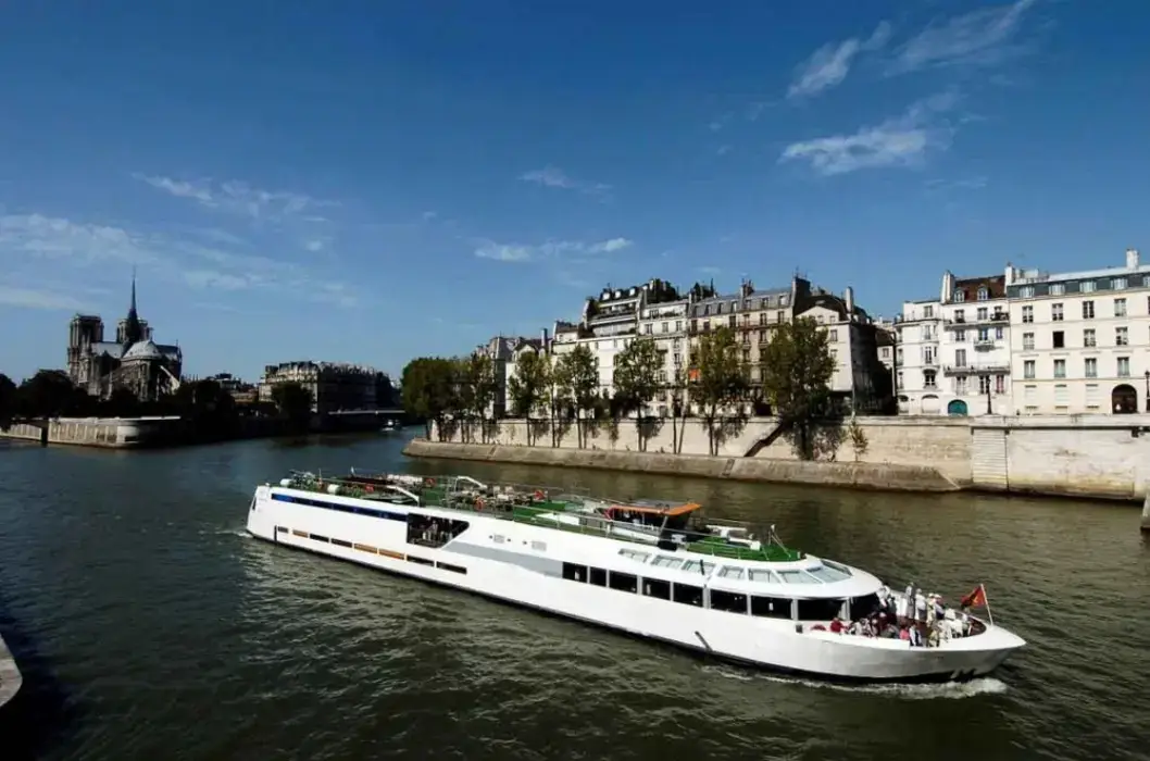 Le VIP Paris Yacht Hotel 8