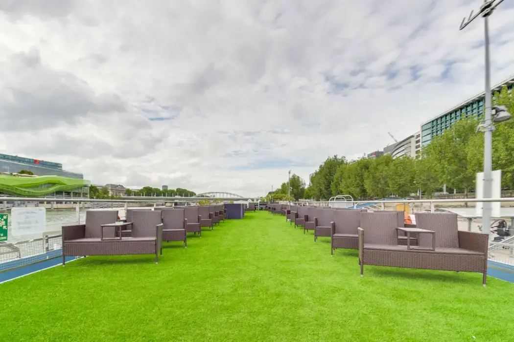 Le VIP Paris Yacht Hotel 9