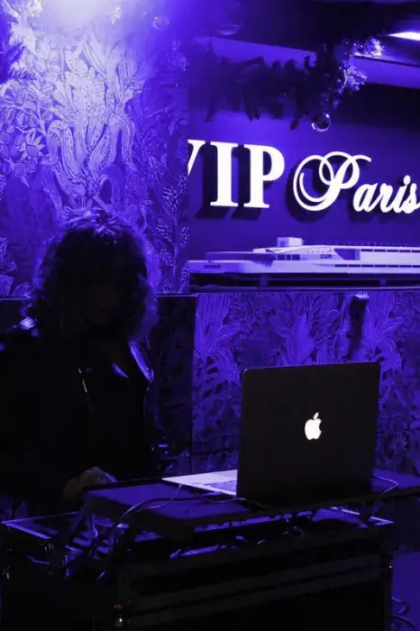 Le VIP Paris Yacht Hotel 10