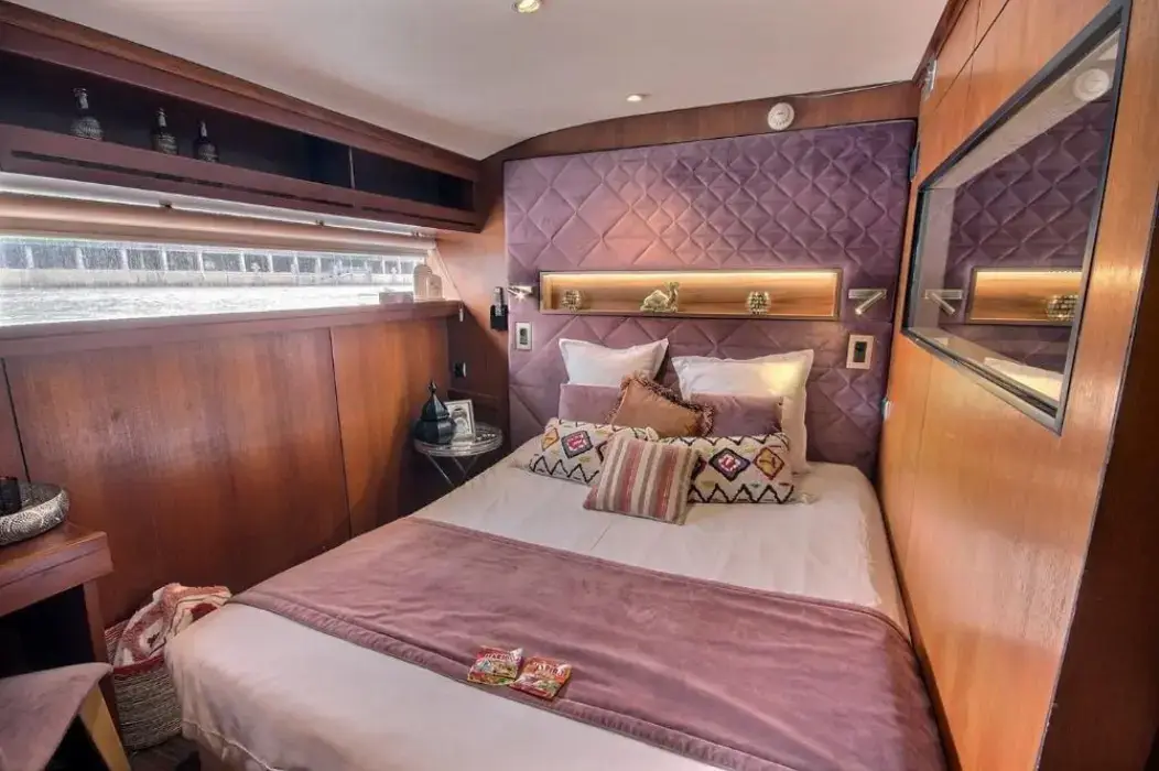 Le VIP Paris Yacht Hotel 14