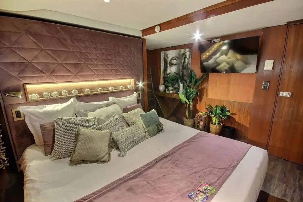 Le VIP Paris Yacht Hotel 16
