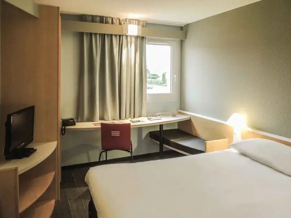 Ibis Auray 3