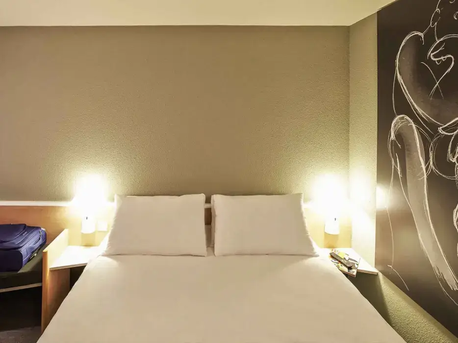 Ibis Auray 5