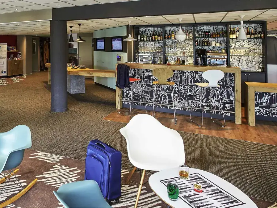 Ibis Auray 6
