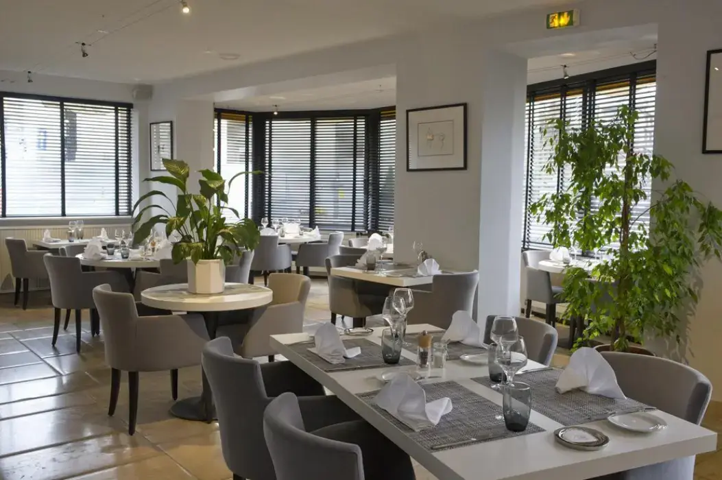 Hôtel Restaurant Les Remparts 5