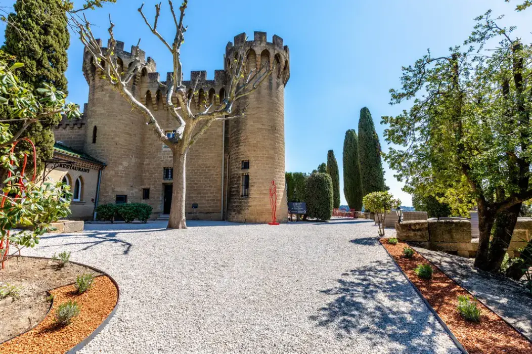 Château Fines Roches 2