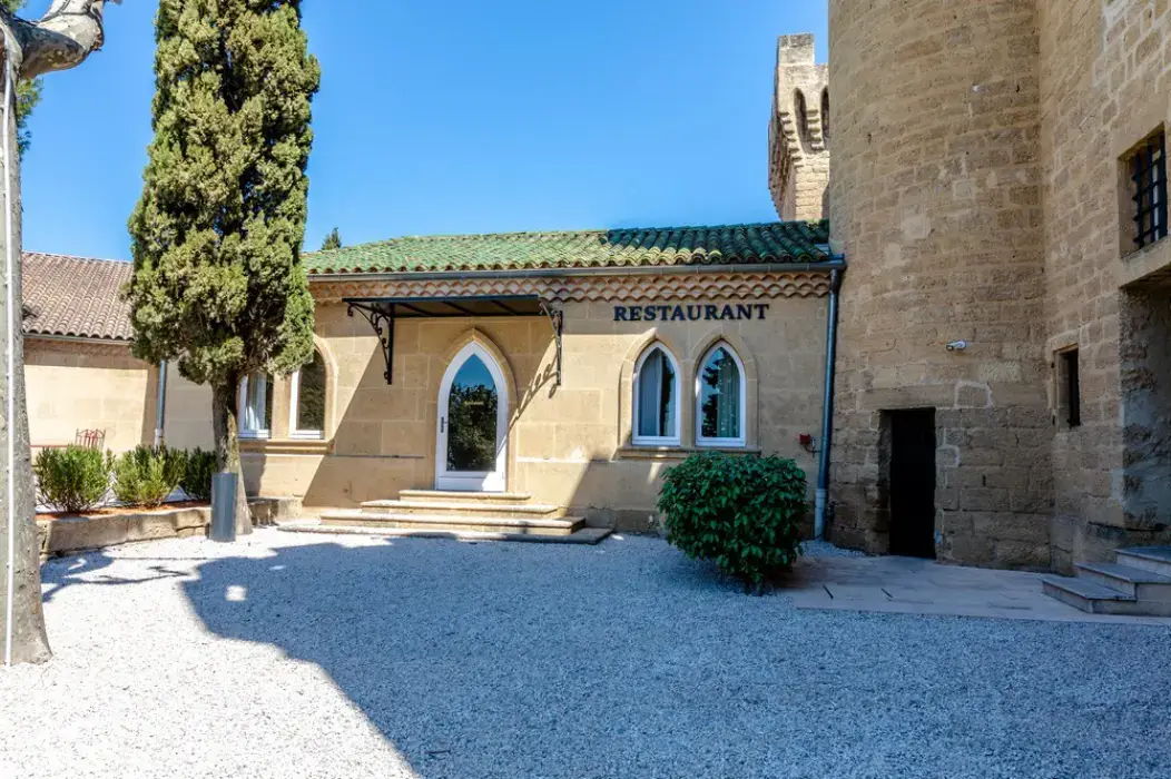Château Fines Roches 3
