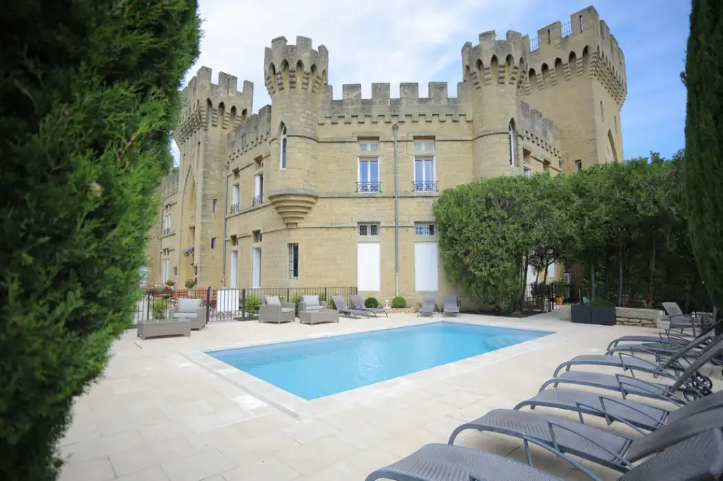 Château Fines Roches 6