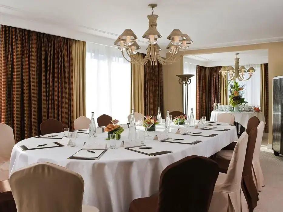 Hotel Warwick Champs-Elysées Paris 12