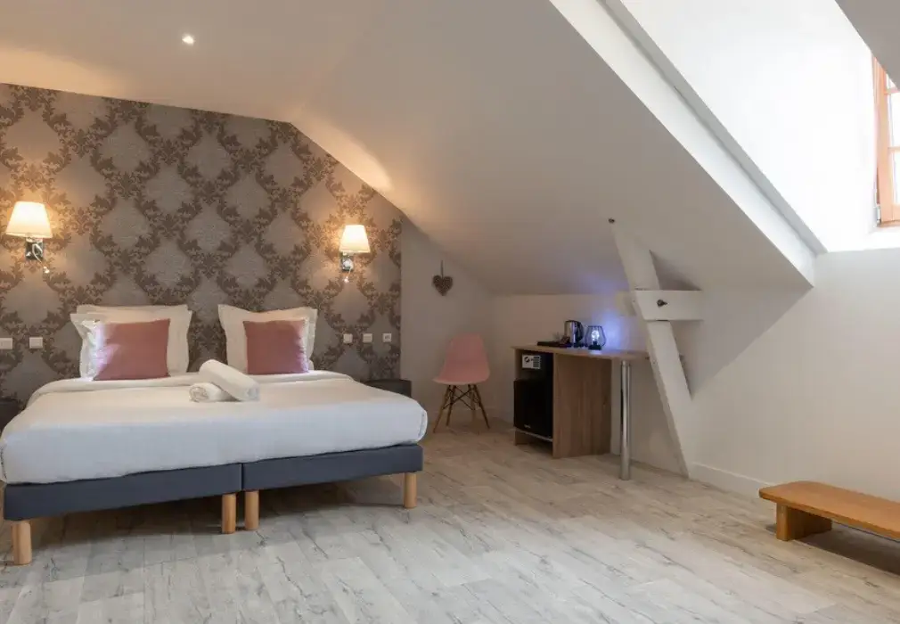 The Originals, Le Manoir de Pierre Levee 9