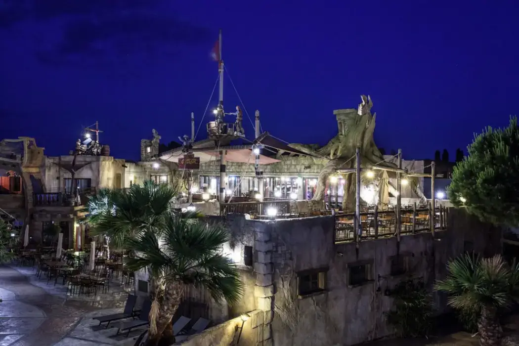 Pirates World 12