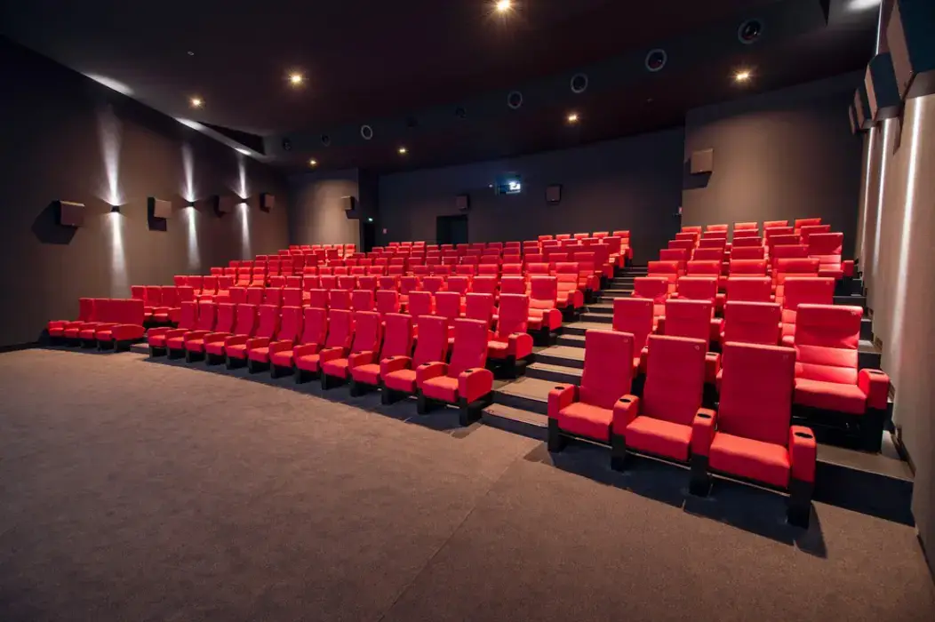Pathé Tours 8