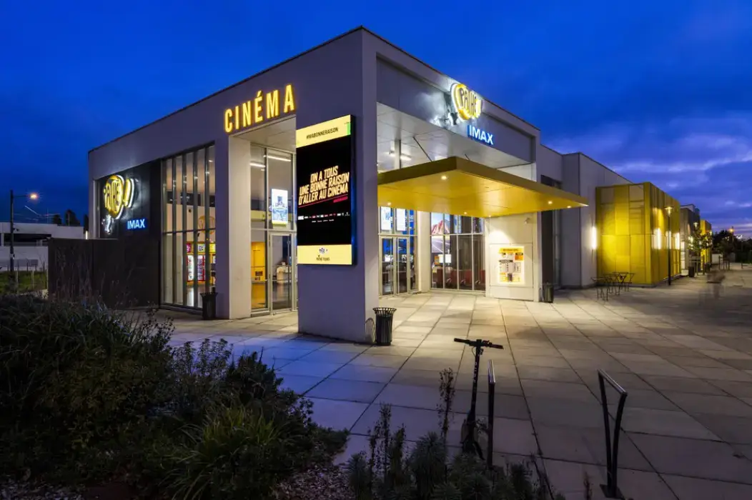 Pathé Tours 10