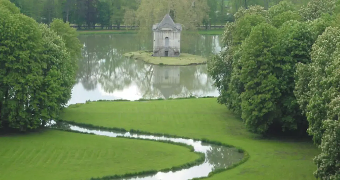 Chateau D'Ancy-Le-Franc 9