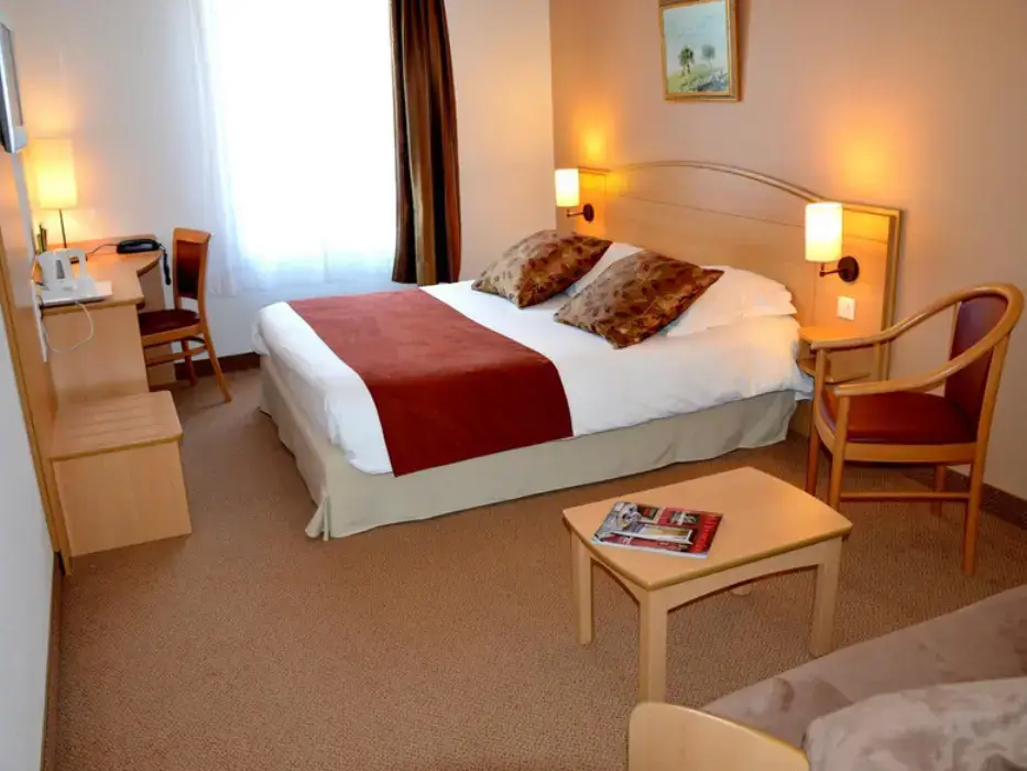 Brit Hotel Châteaudun 4