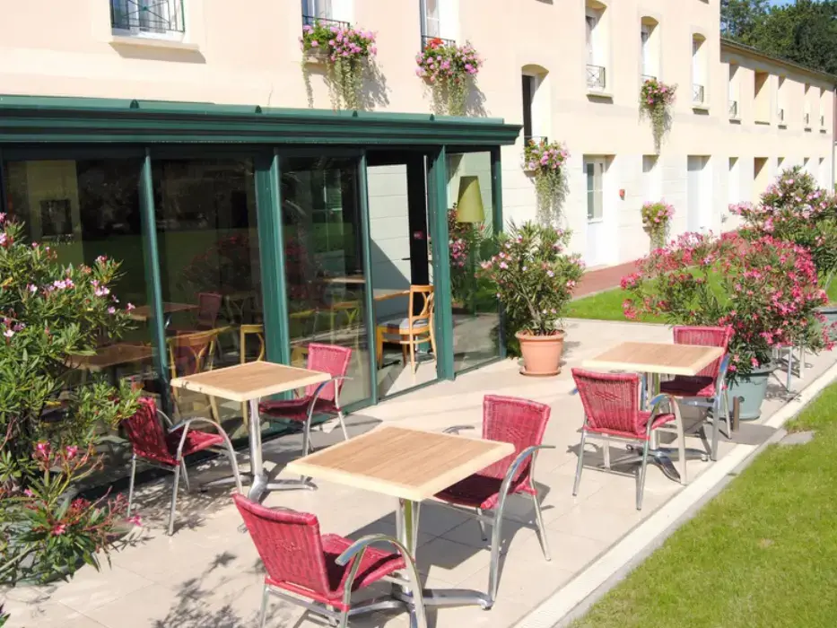 Brit Hotel Châteaudun 5